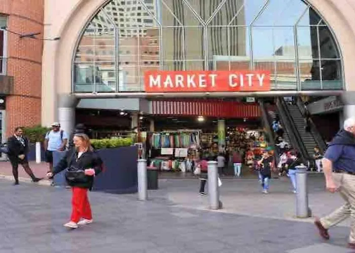 Ultimo Escape - Walk To City - Unique 2 Bedroom Apt - Sleeps 8