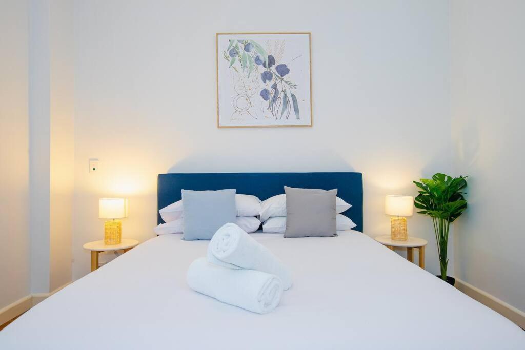 Ultimo Escape - Walk To - Unique 2 Bedroom - Sleeps 8 *