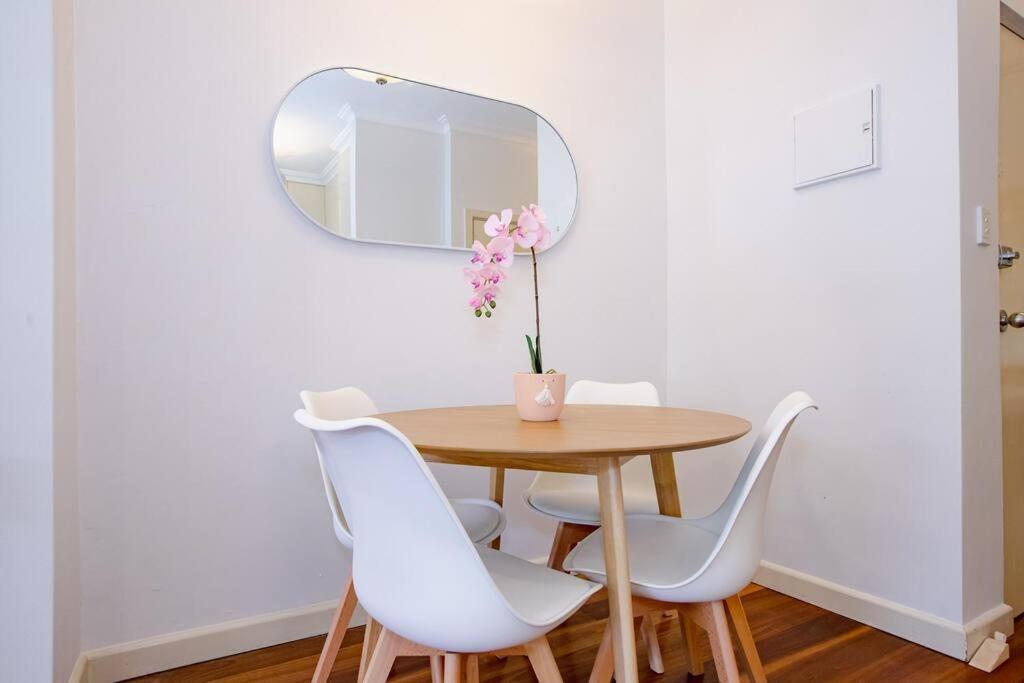 Ultimo Escape - Walk To - Unique 2 Bedroom - Sleeps 8 Apartment Sydney