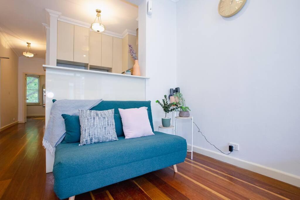 Ultimo Escape - Walk To - Unique 2 Bedroom - Sleeps 8 Apartment