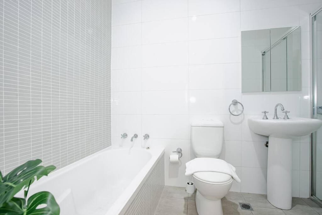 Apartment Ultimo Escape - Walk To - Unique 2 Bedroom - Sleeps 8 *