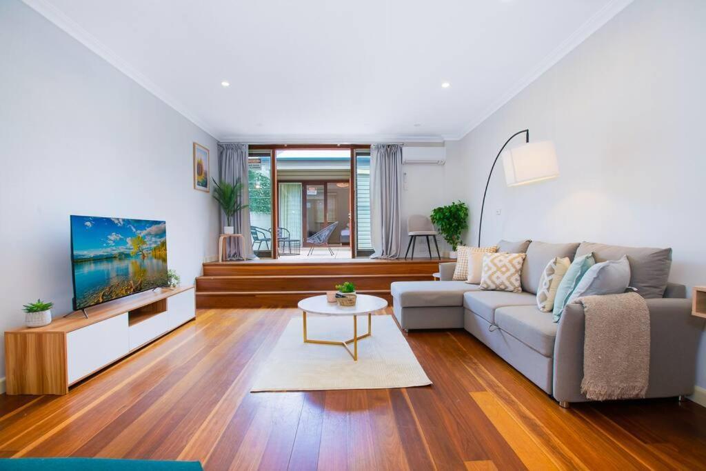 Ultimo Escape - Walk To - Unique 2 Bedroom - Sleeps 8 *