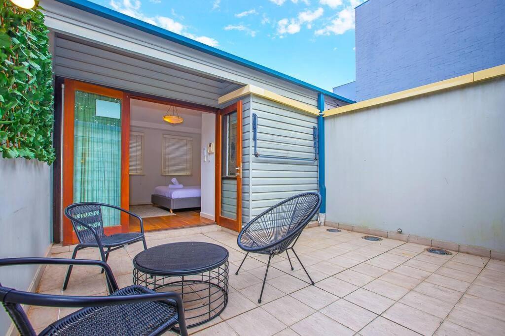 Apartment Ultimo Escape - Walk To - Unique 2 Bedroom - Sleeps 8
